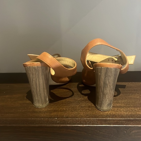 IVANKA TRUMP Leather Sandals - Picture 3 of 4